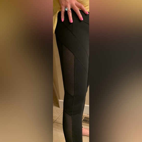 NWT ZELLA HIGH COMPRESSION YOGA PANTS💕THESE FIT LIKE A GLOVE & HUG THE BODY.💕 - Picture 6 of 9